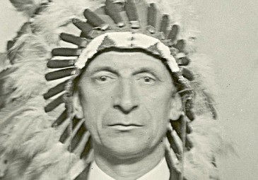 Eamon de Valera in Indian Headdress, 18 October 1919