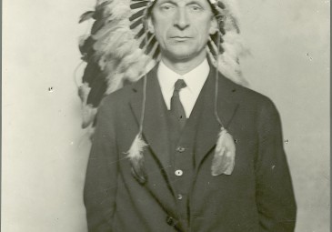 Eamon de Valera in Indian Headdress, 18 October 1919